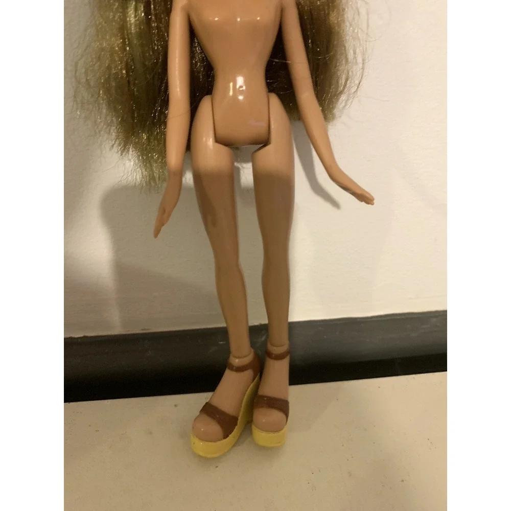 Bratz Tokyo A Go Go Yasmin Doll Only Nude With Shoes Green Hair Highlights