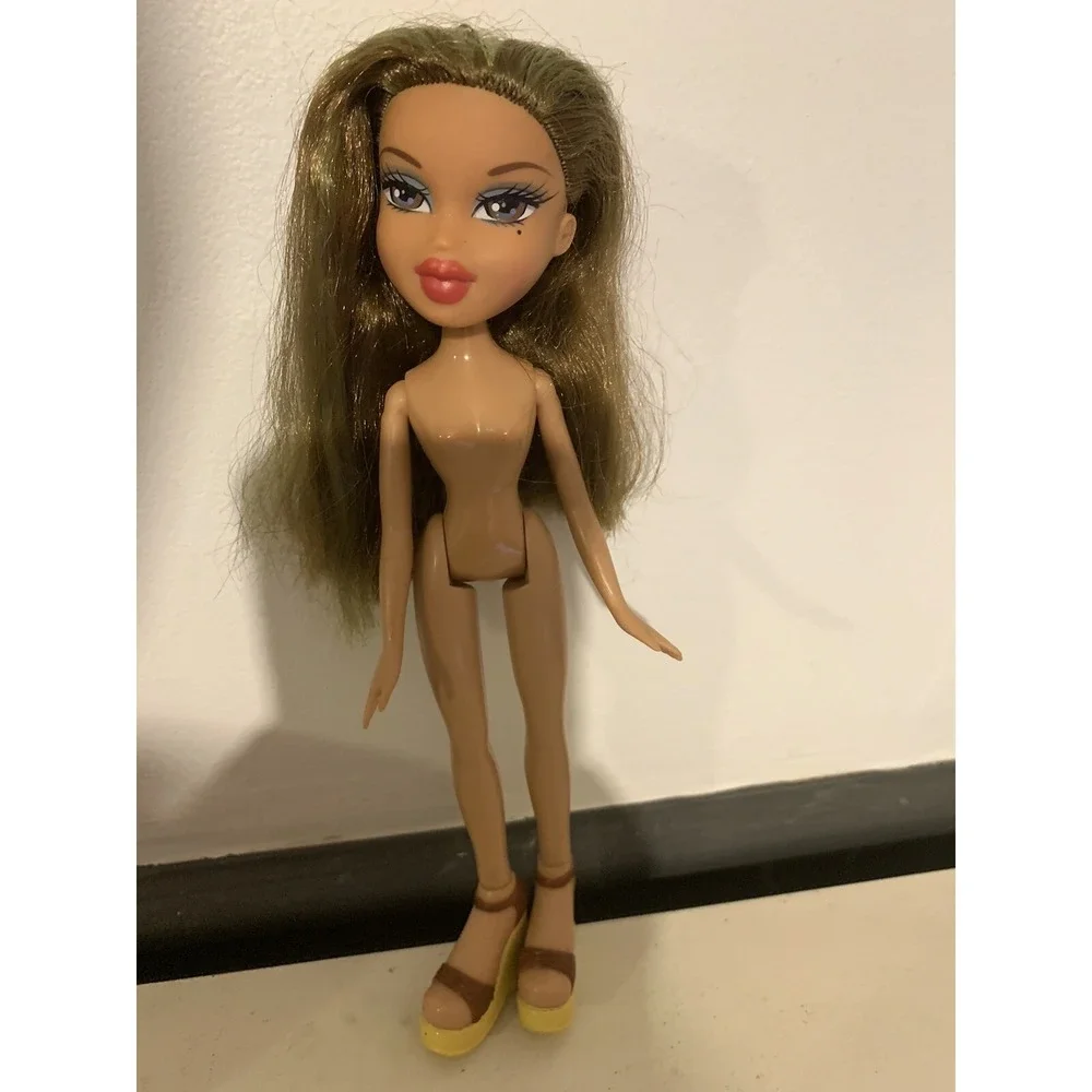 Bratz Tokyo A Go Go Yasmin Doll Only Nude With Shoes Green Hair Highlights