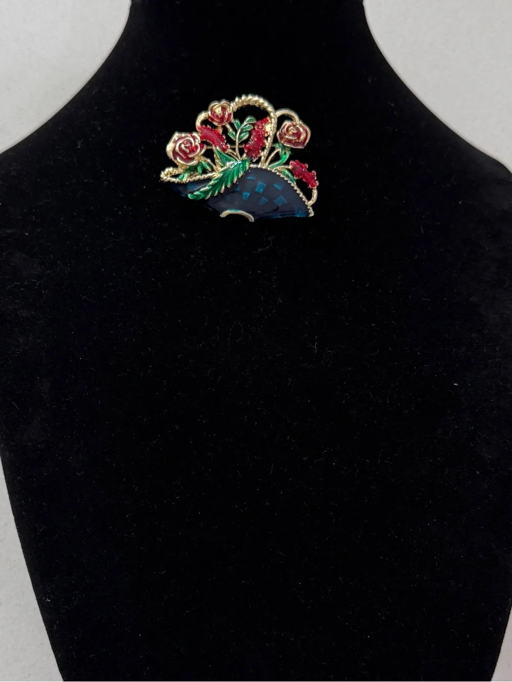 Gold-Tone Floral Fan Brooch with Red Roses and Green Leaves