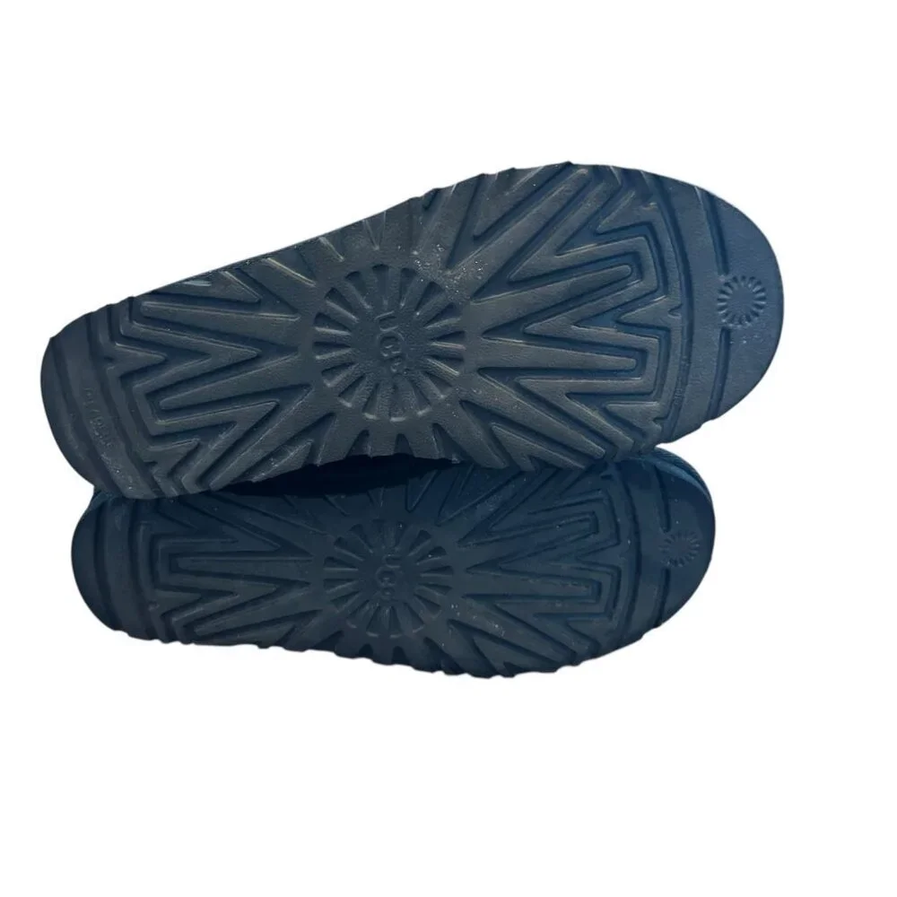 UGG shaina black