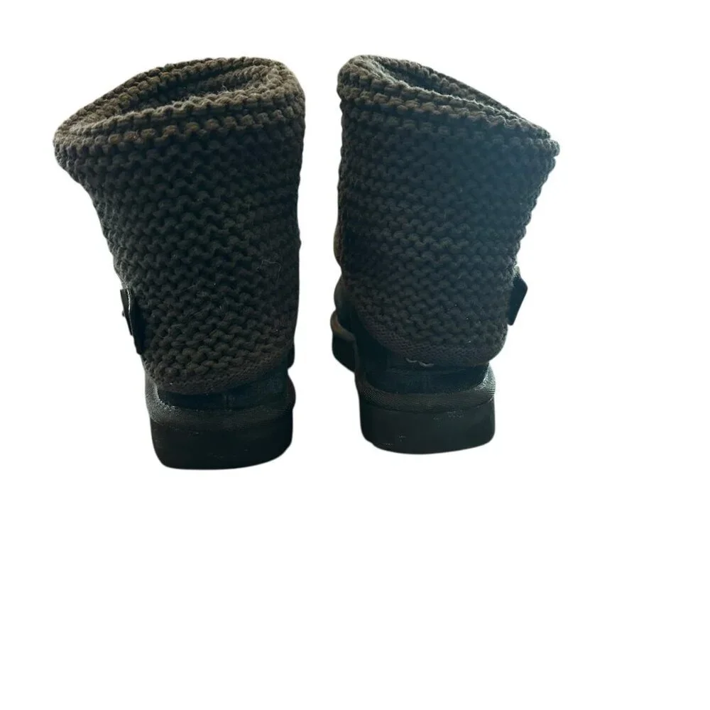 UGG shaina black