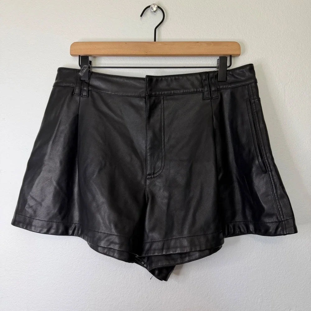 We The Free Free People - Black Faux Leather High Waist Loose Shorts Size 31