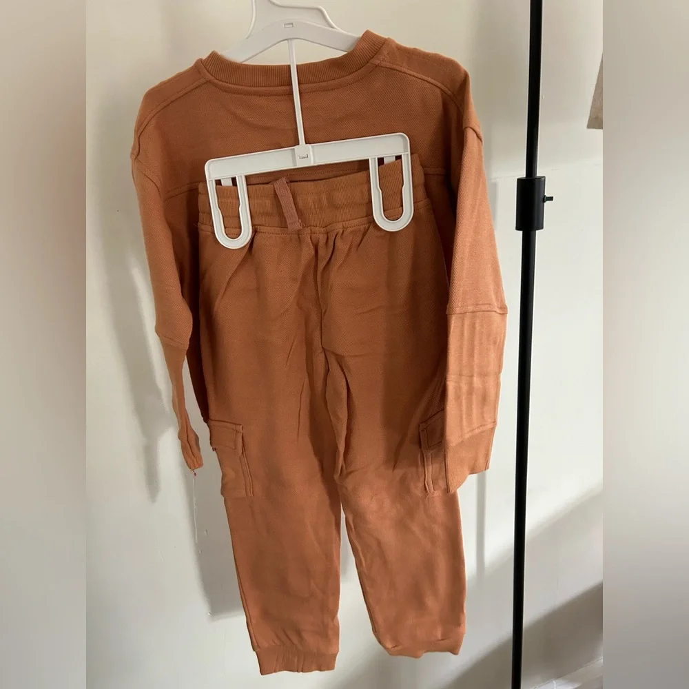NWT Cat & Jack Orange Cargo Sweatshirt and Joggers Set 5T‎