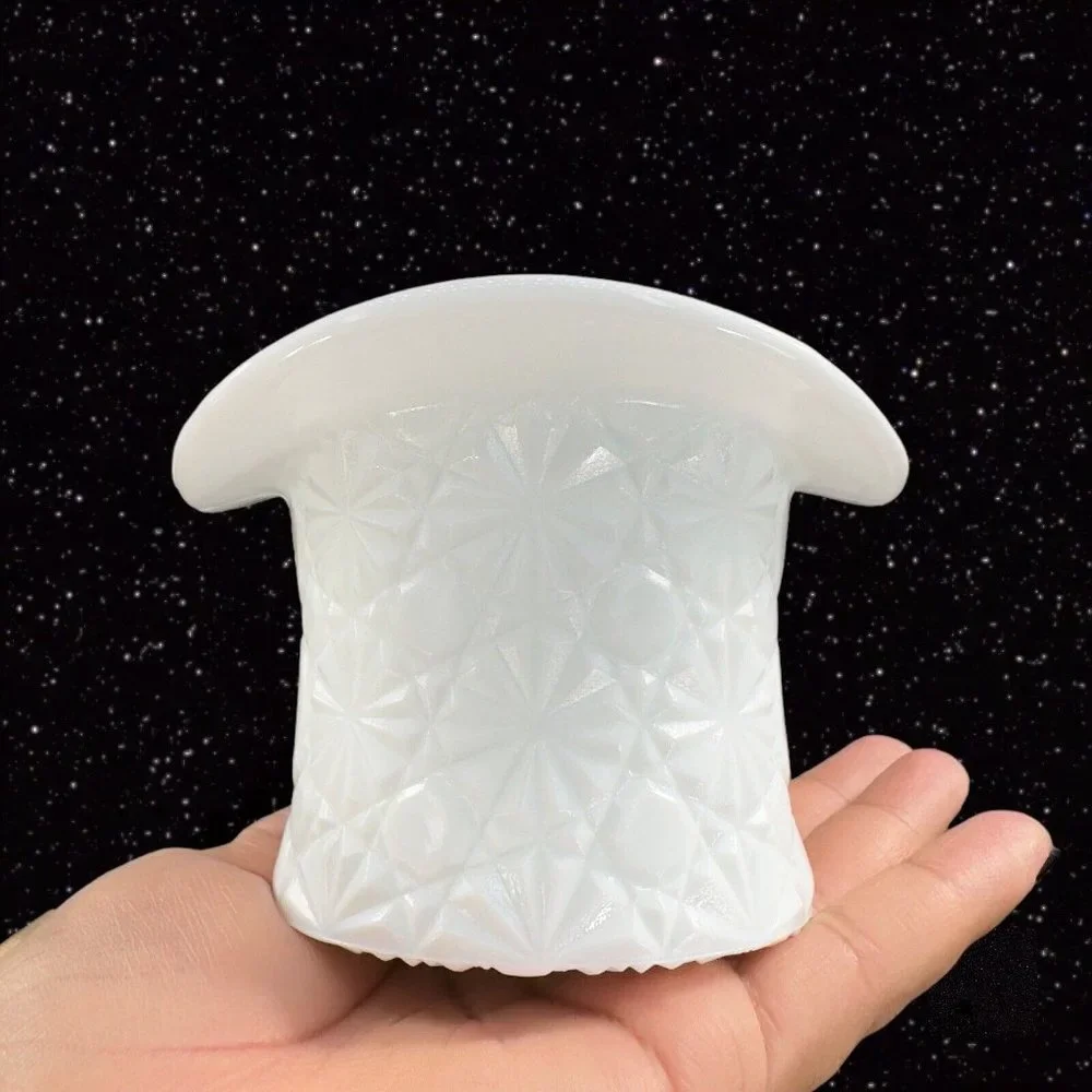 Indiana Glass hat daisy milk