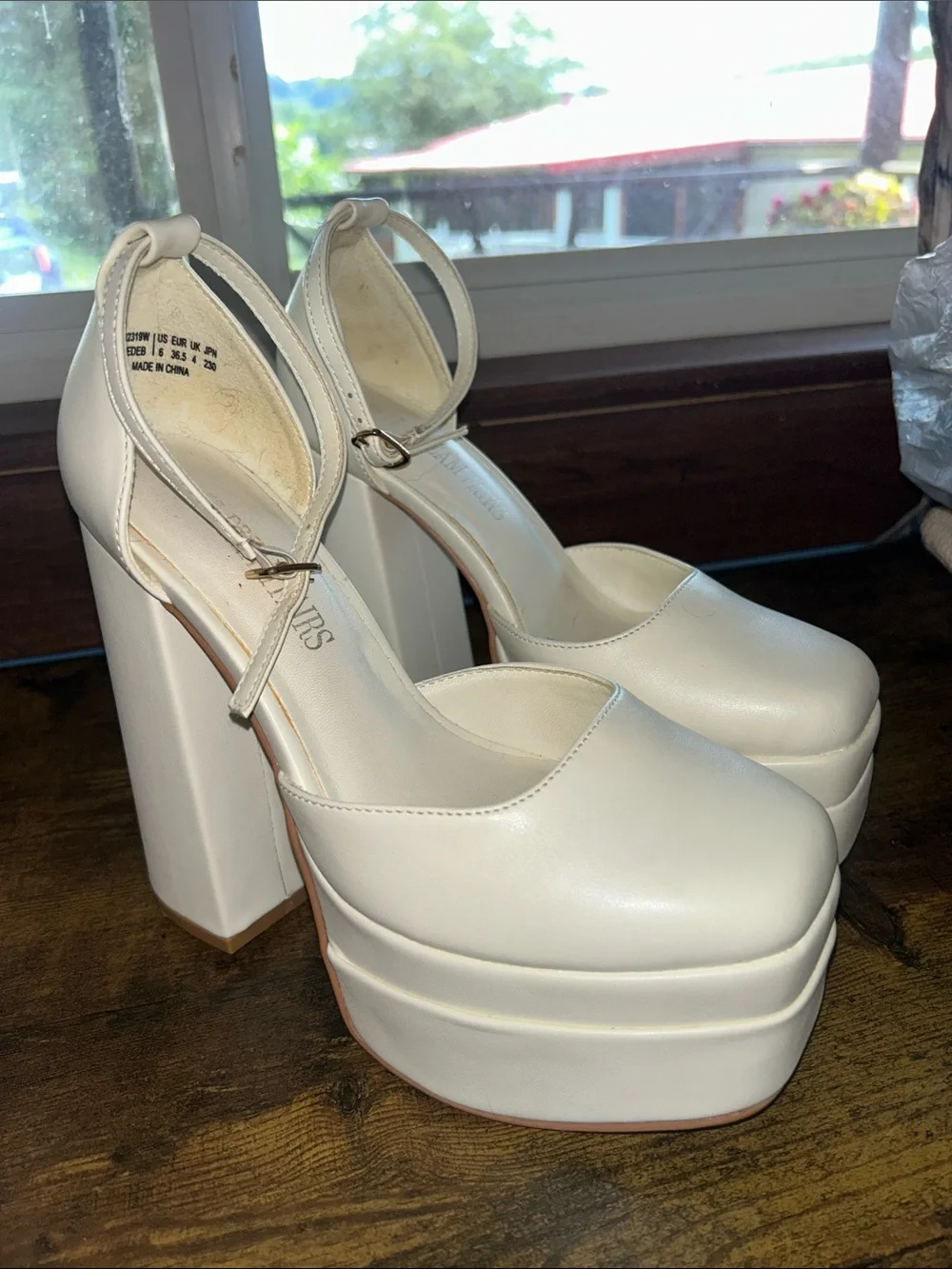 Dream Pairs chunky platform