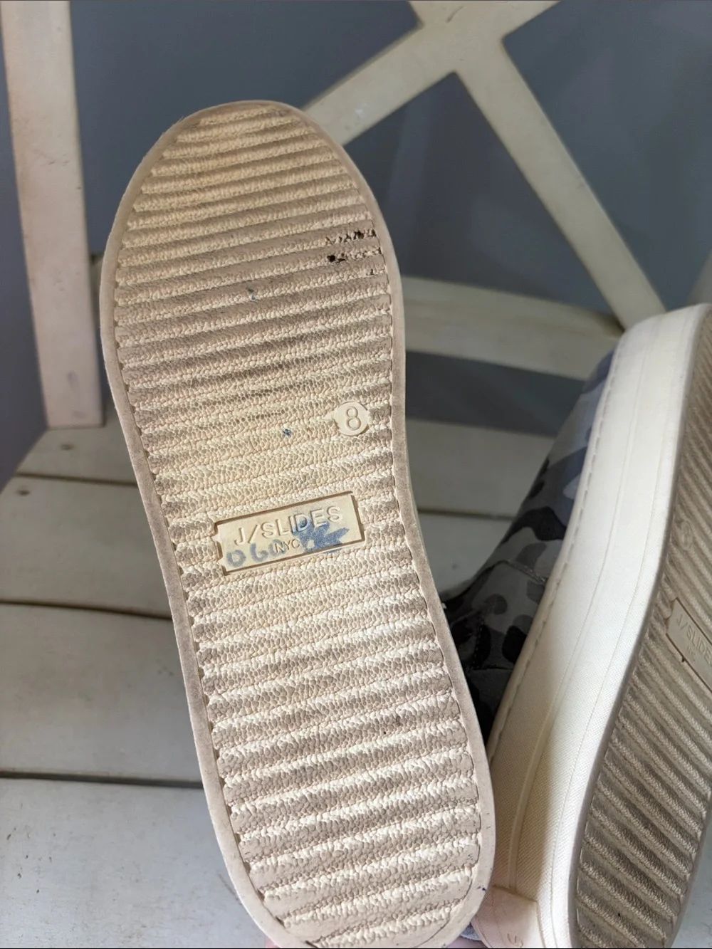 J Slides casual slip