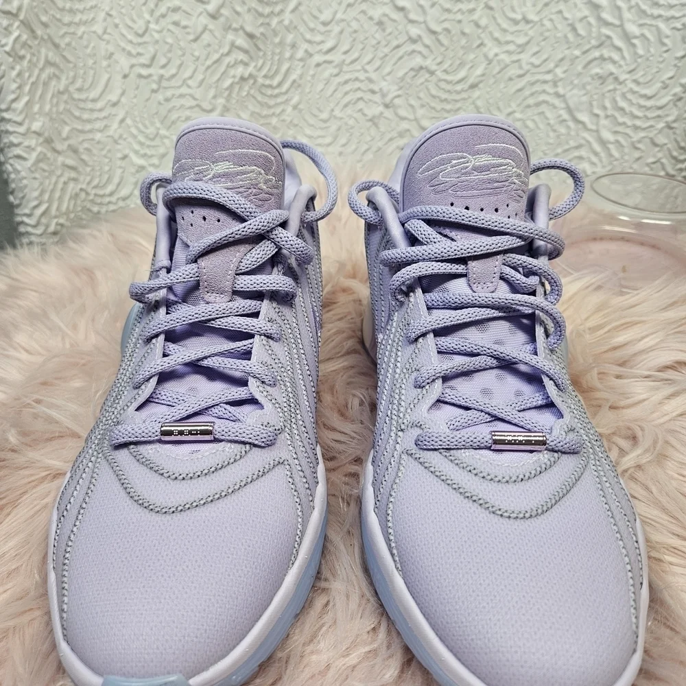 Nike LeBron James XXl Purple Sneakers with Modern Design