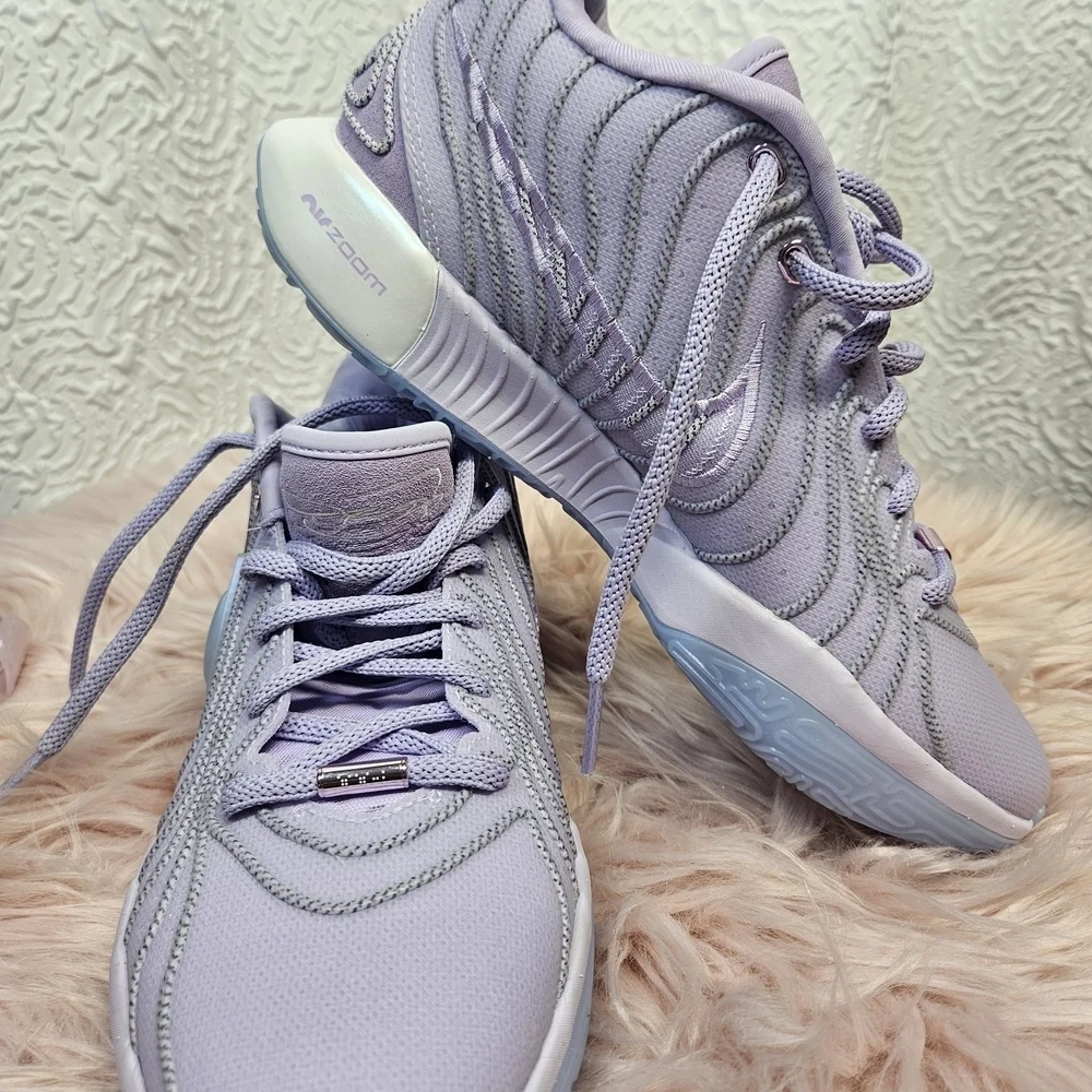 Nike LeBron James XXl Purple Sneakers with Modern Design