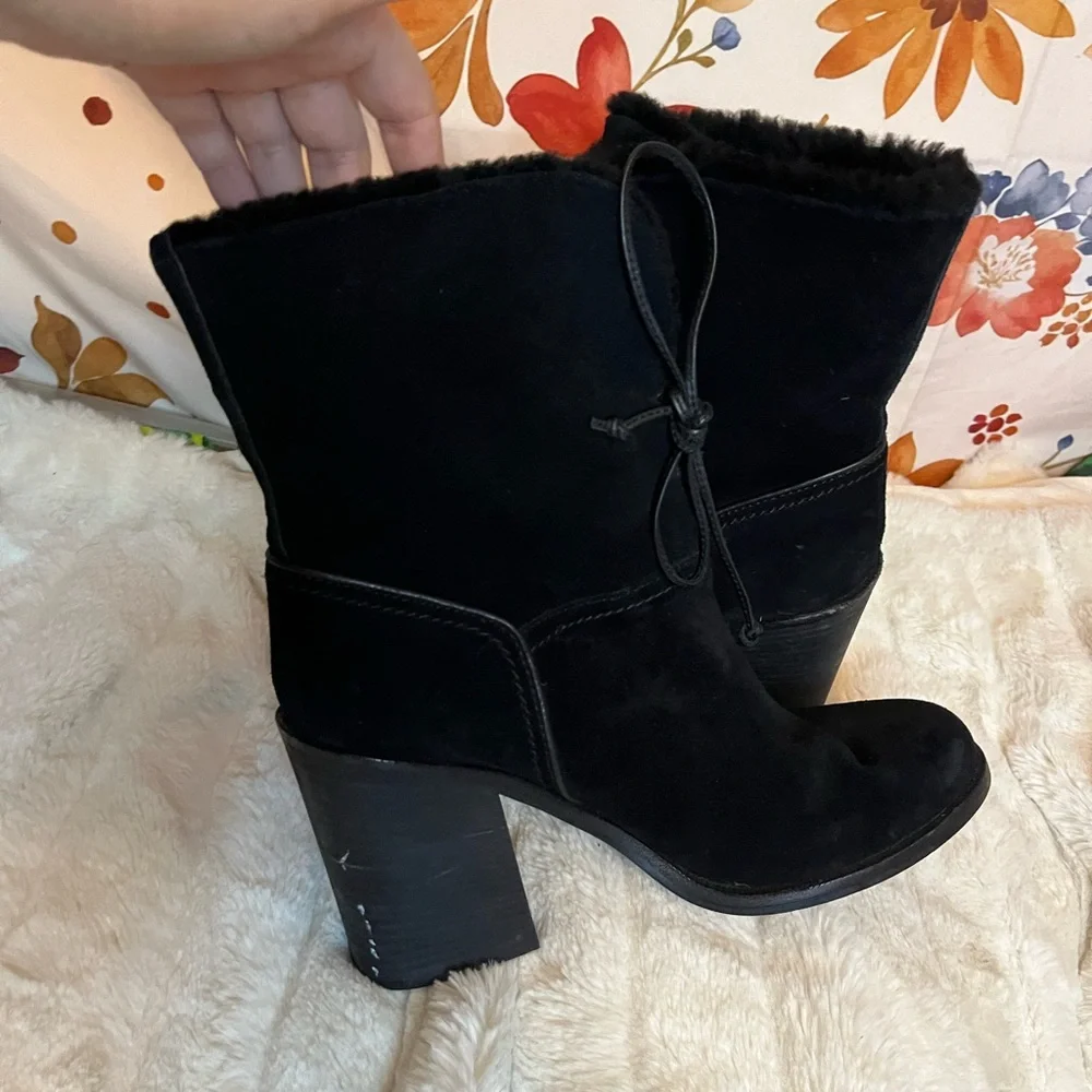 Ugg Jerene Womens 9.5M Genuine Black Shearling Lined Chunky Heel Winter Boots