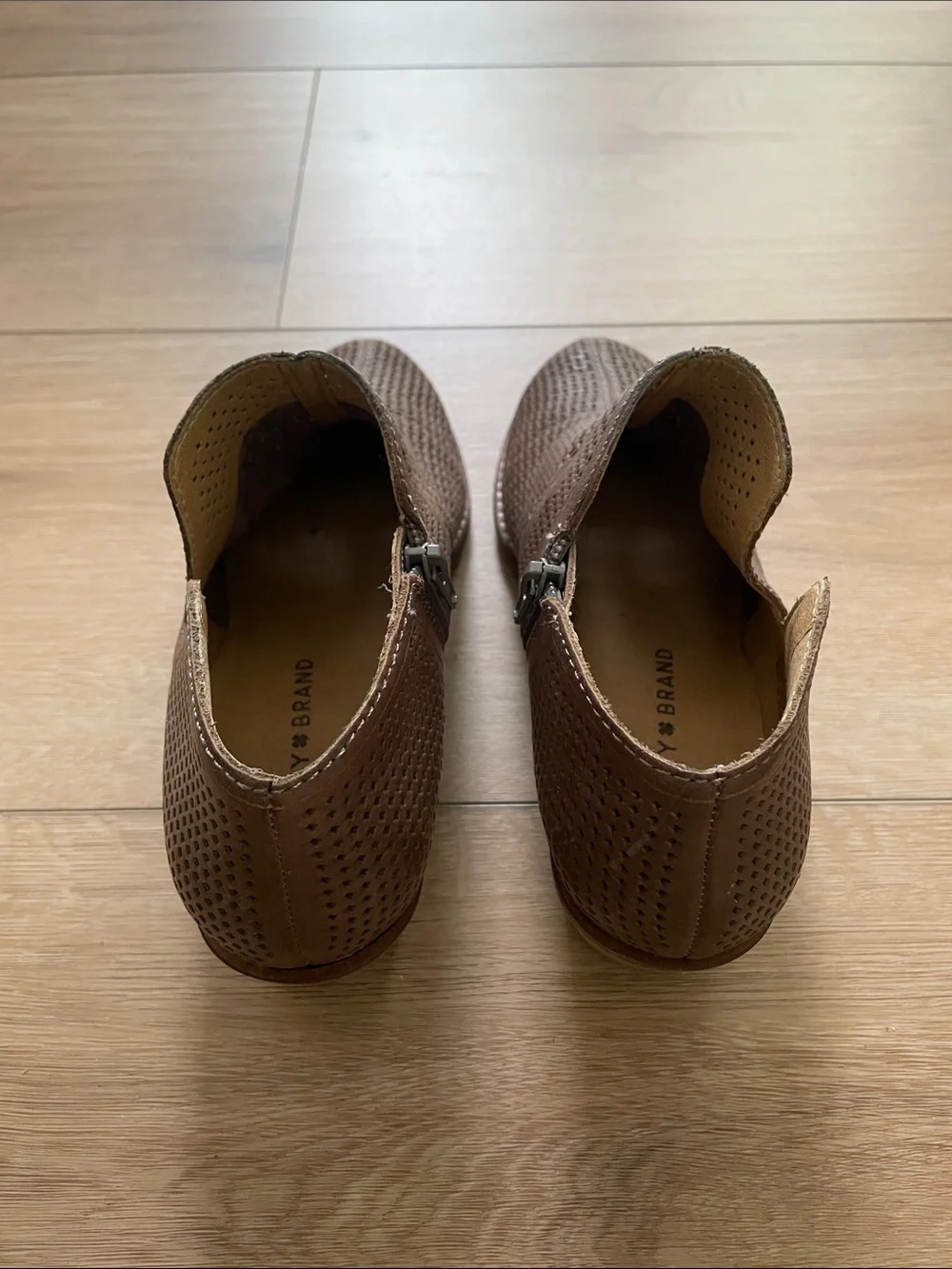 Lucky Brand leather low casual