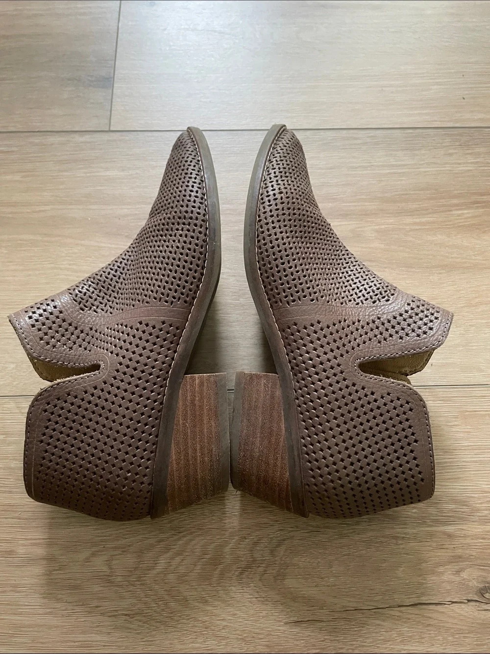 Lucky Brand low great
