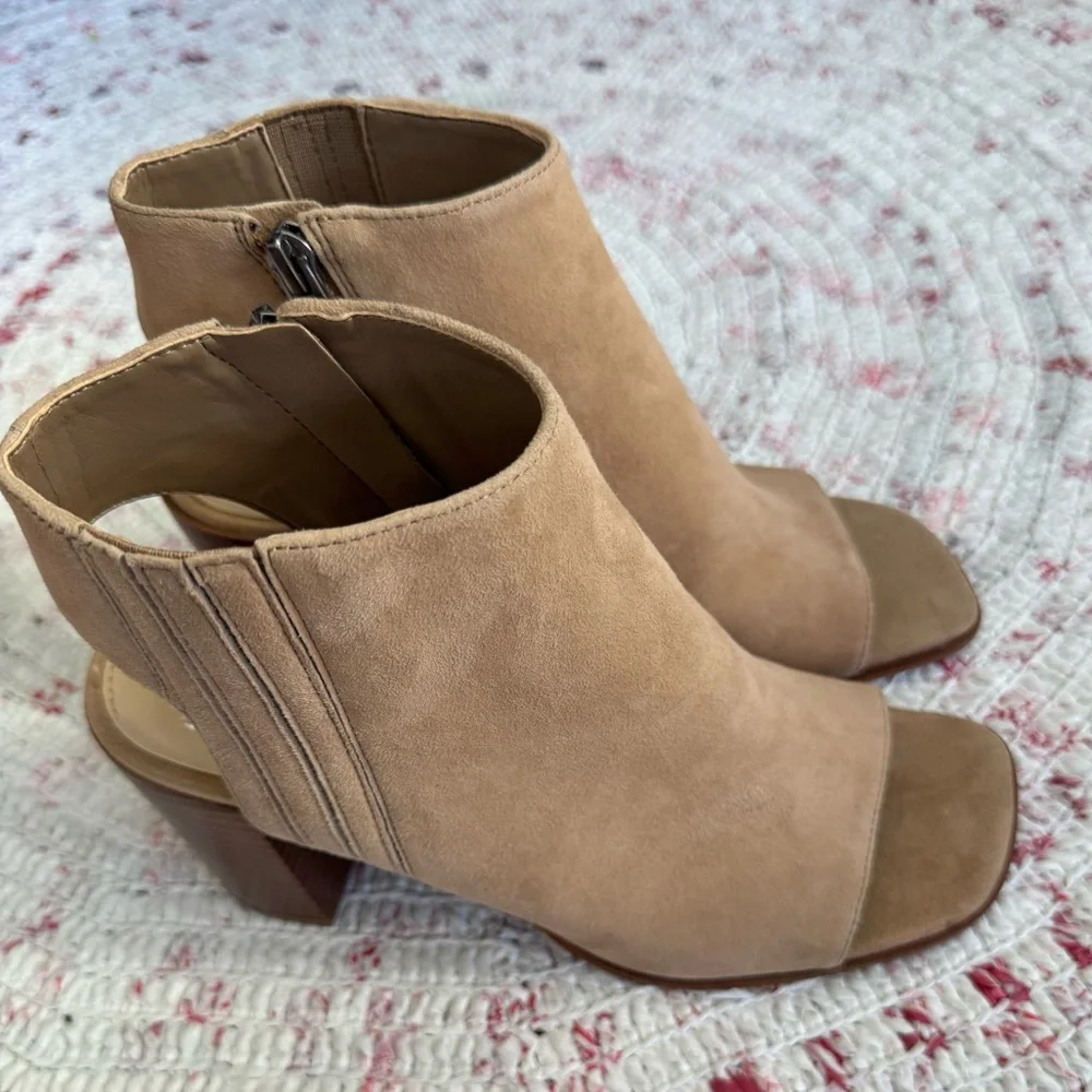 Vince Camuto vince camuto