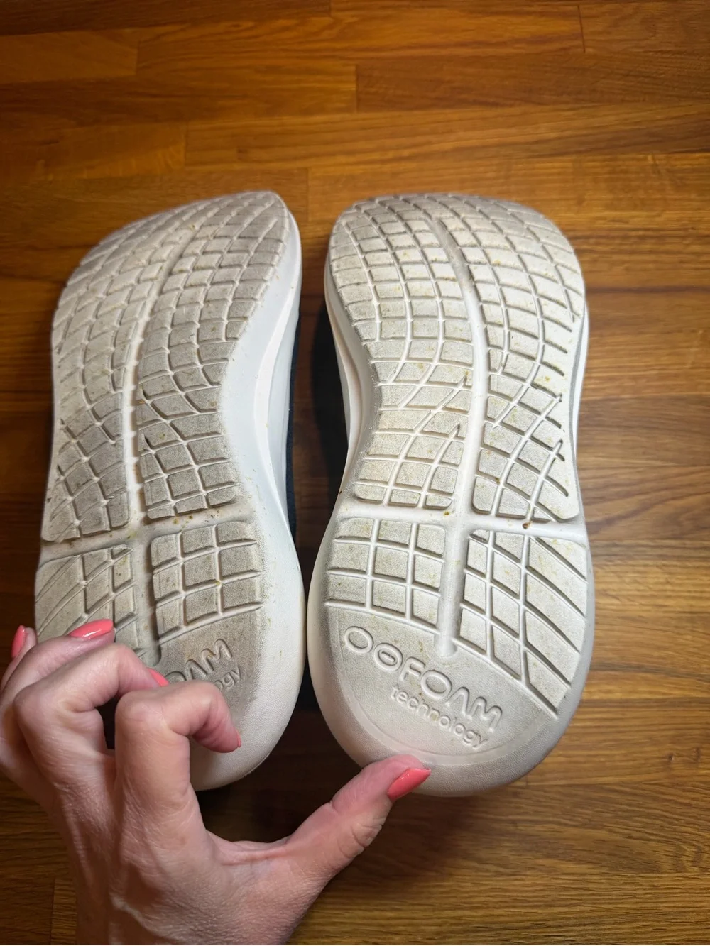 OOFOS OOmy Zen Black Recovery Shoe Slip-On - see measurements and read fully