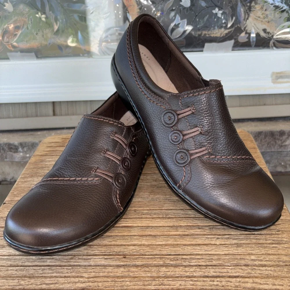 Clarks Shoes Women 9 M Brown Leather Buttons Slip On Comfort Flats 261400474065