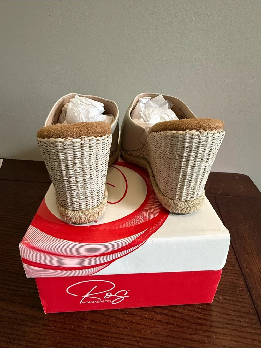 Ros Hommerson Cream Wedge Espadrille Mules 8 WW double wide