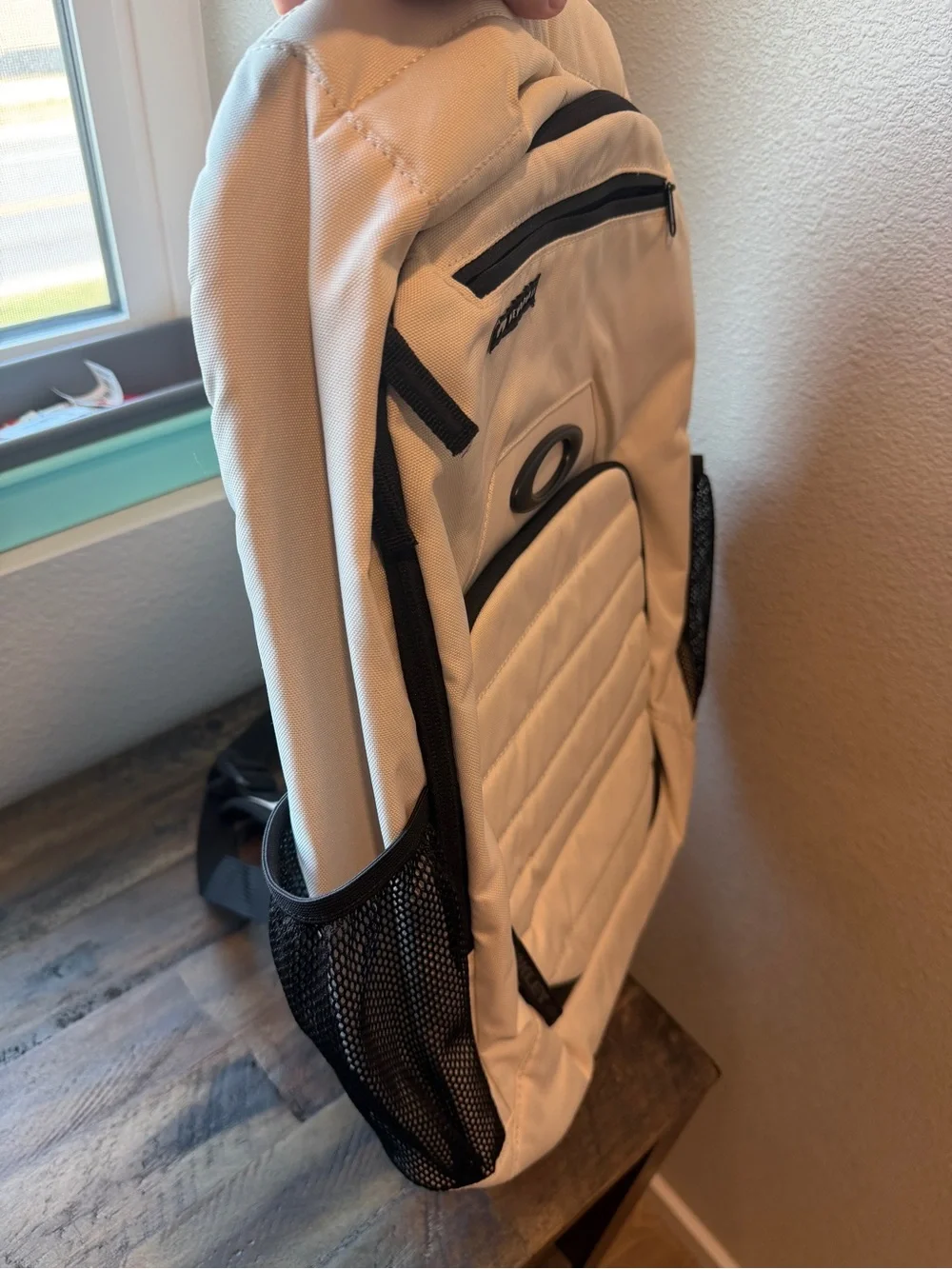 Oakley Men’s White and Black Backpack with Eyewear Pocket