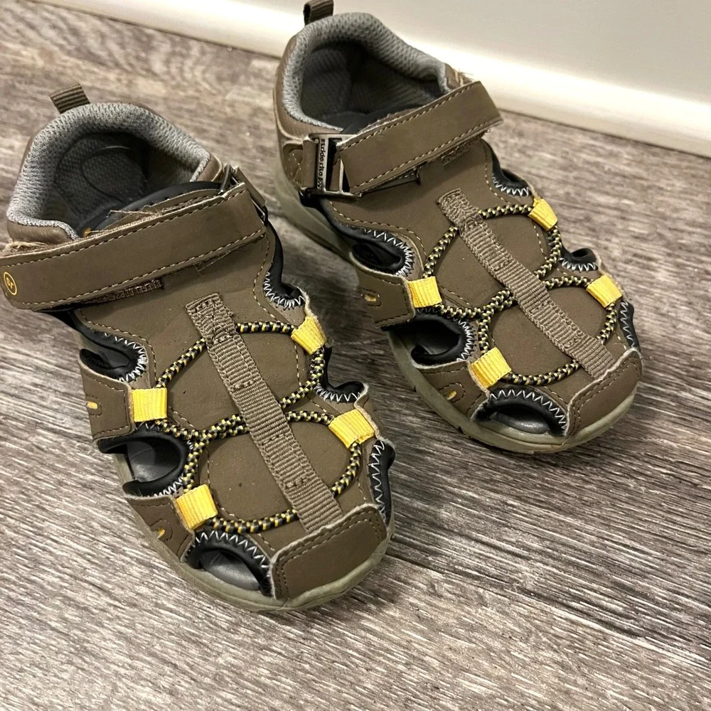 Stride Rite 360 Brown Flux Closed Toe Outdoor Fisherman Sandals Kids Size 8