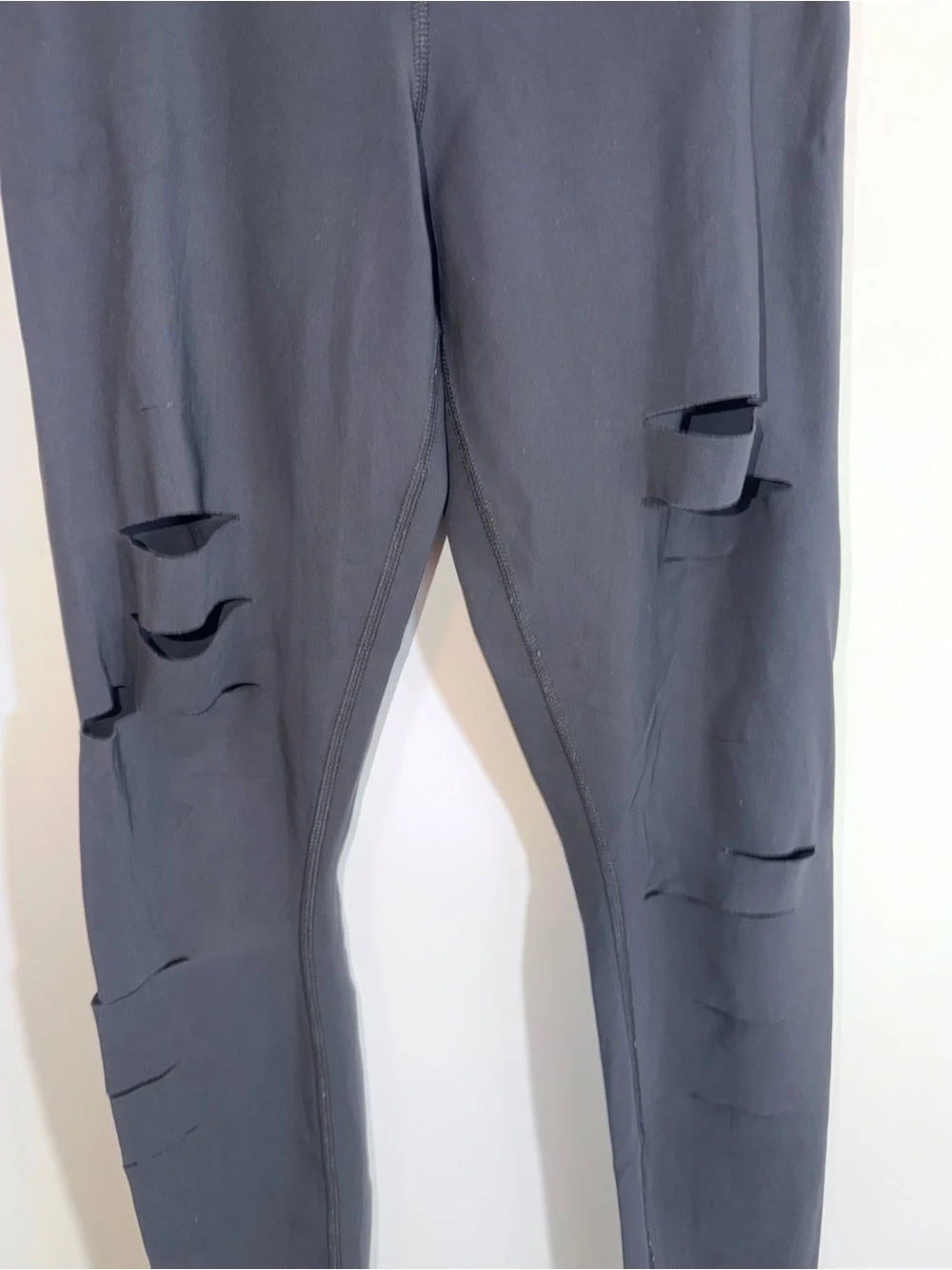 alo High Waisted Ripped Warrior Legging black medium