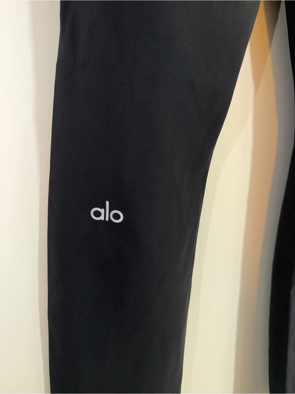 alo High Waisted Ripped Warrior Legging black medium