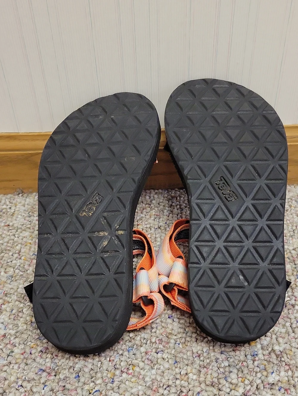 Teva Orange & White Universal Tie-Dye Strap Sandals Sz 7. Summer Outdoor Hippie