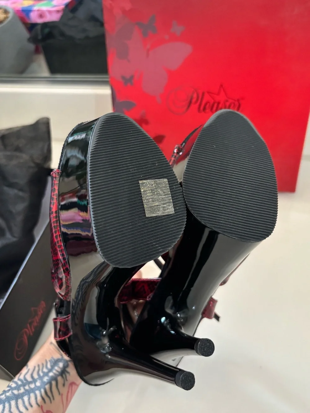 NWT Pleaser Delight Stiletto Pumps Red Snake Skin Women’s Size 7