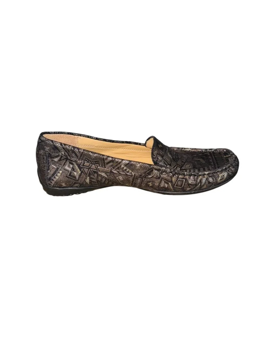 Van Eli stylish versatile