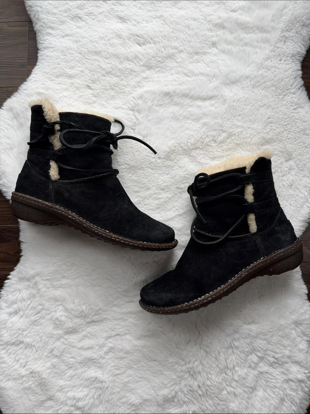 UGG cozy black