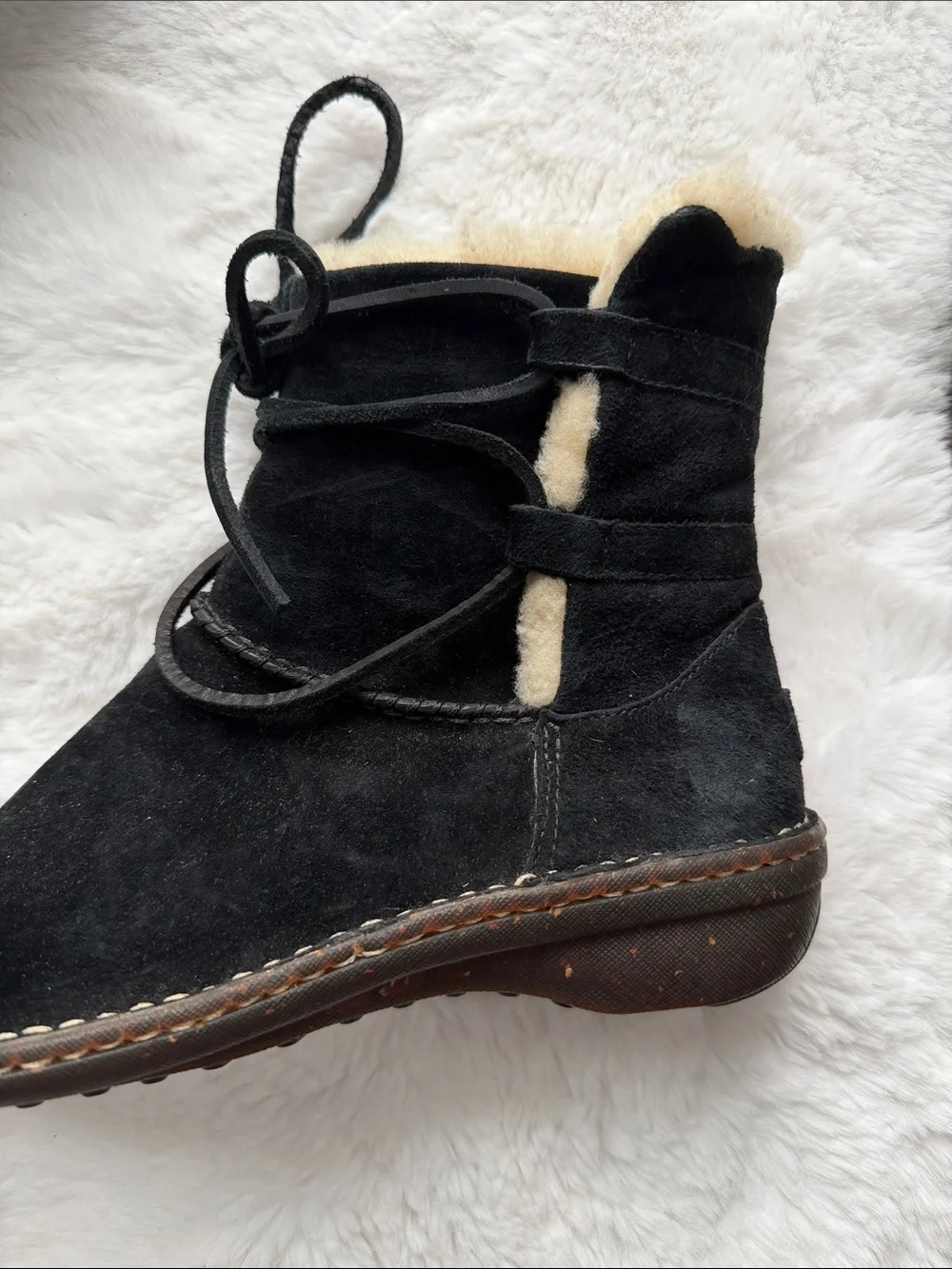 UGG cozy black
