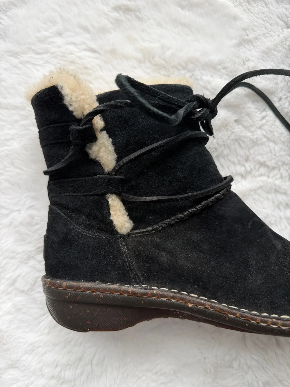 UGG cozy black