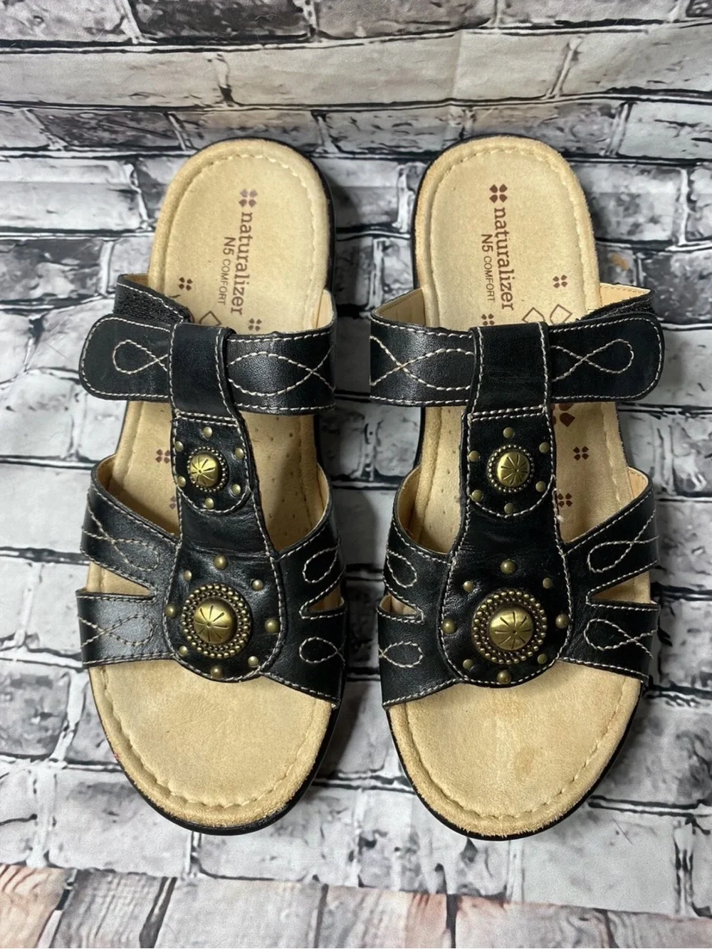 Naturalizer Journie N5 Comfort Sandal Womens Size 9M Black Brass Gromets Detail