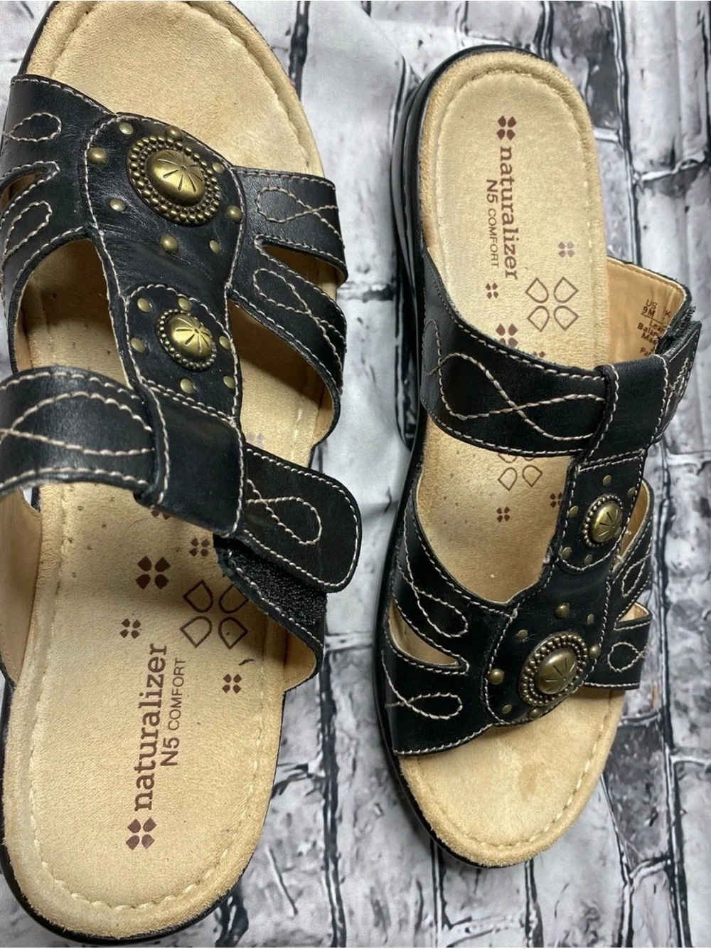 Naturalizer Journie N5 Comfort Sandal Womens Size 9M Black Brass Gromets Detail