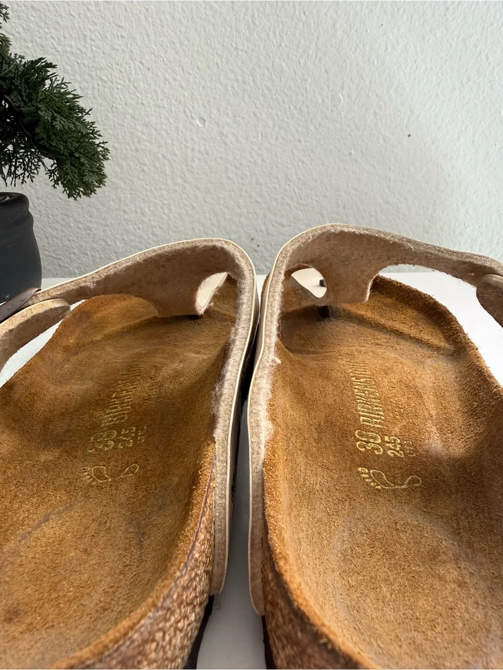 Birkenstock Gizeh women size 7 sandals White T-Strip Toe Post Sandals