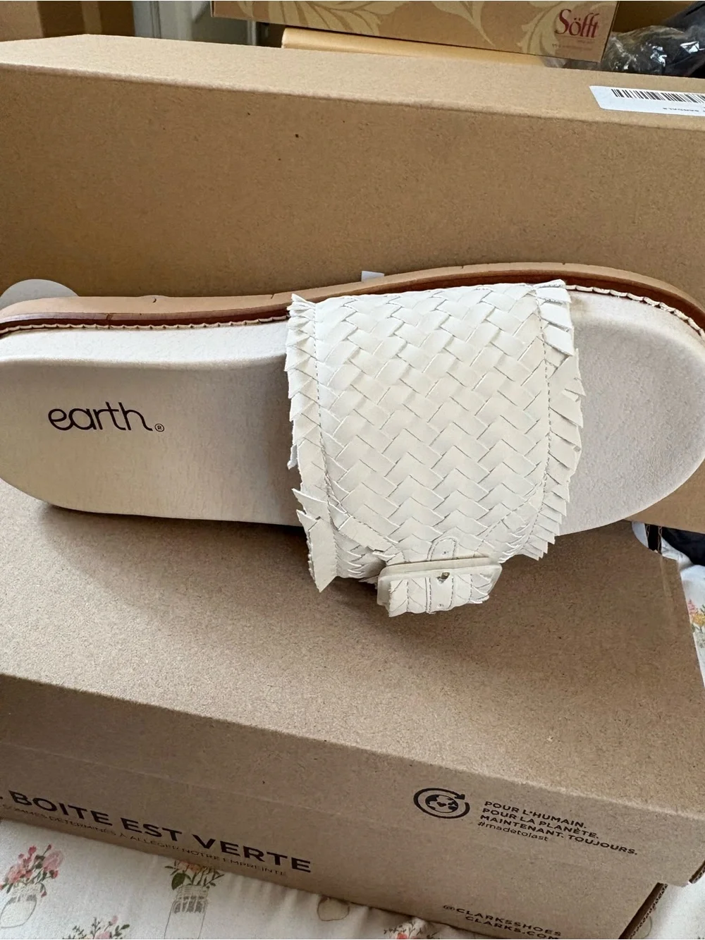 Earth Woven Slide Sandal in Cream with Buckle size 8.5.