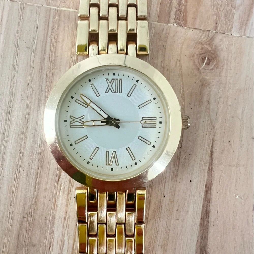 Unbranded mens gold tone dress watch NEW BATTERY