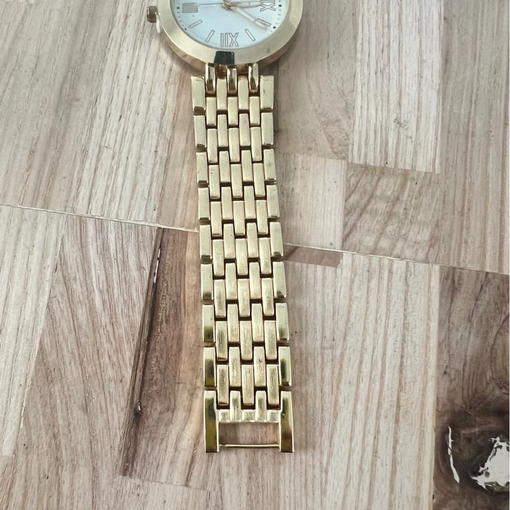 Unbranded mens gold tone dress watch NEW BATTERY
