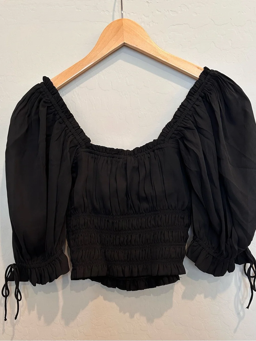 Abercrombie & Fitch sleeves details square