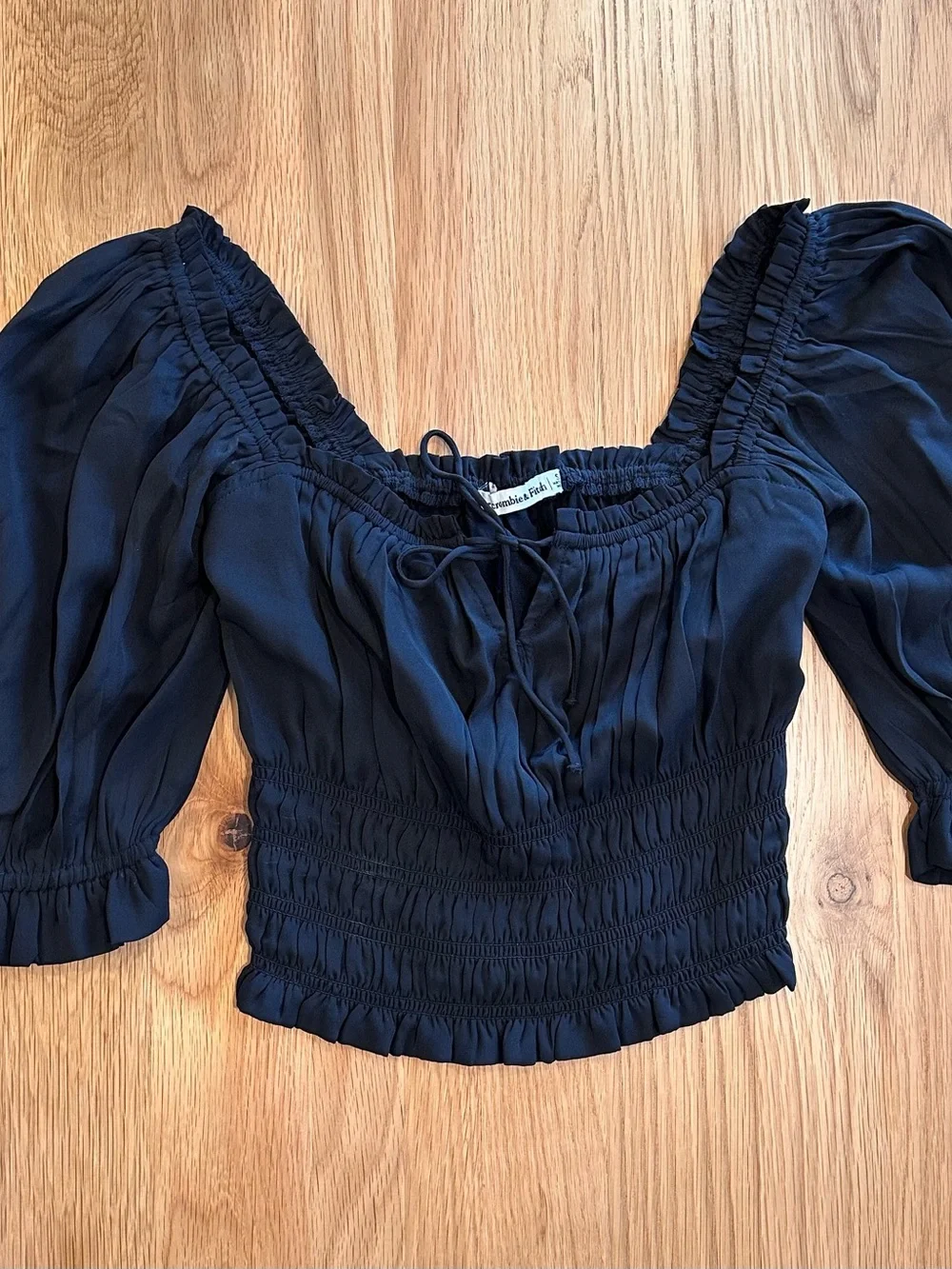 Abercrombie & Fitch silhouette puff neckline
