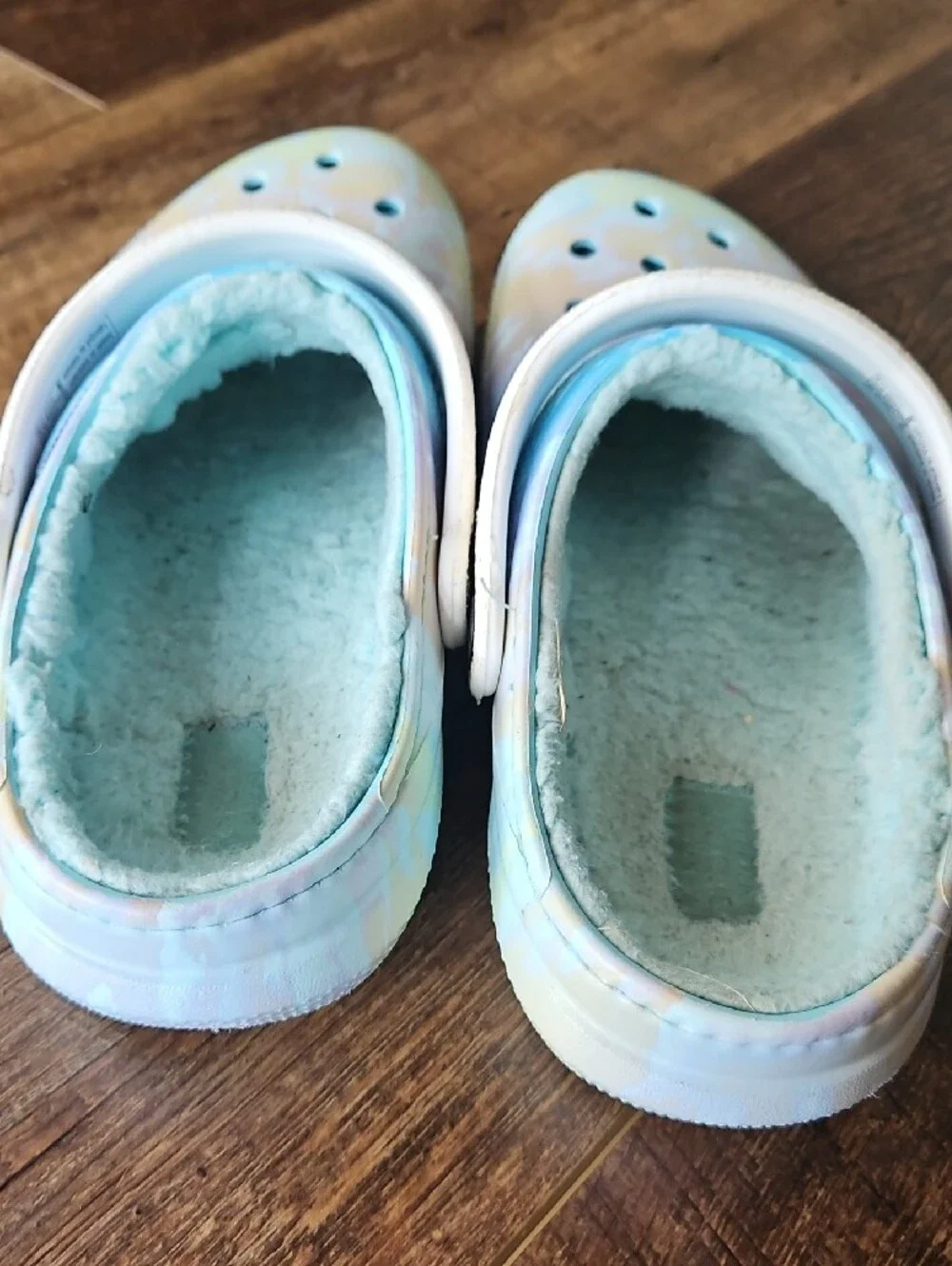 CROCS Kids Pastel Tie-Dye Fleece Lined Clogs in Light Blue and Pastel Hues