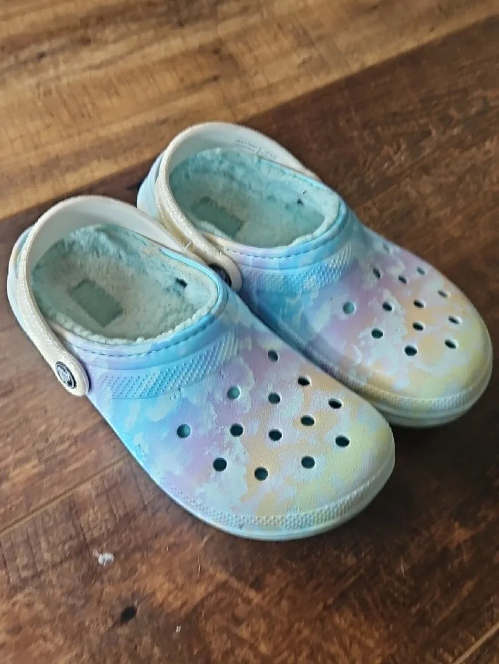 CROCS Kids Pastel Tie-Dye Fleece Lined Clogs in Light Blue and Pastel Hues