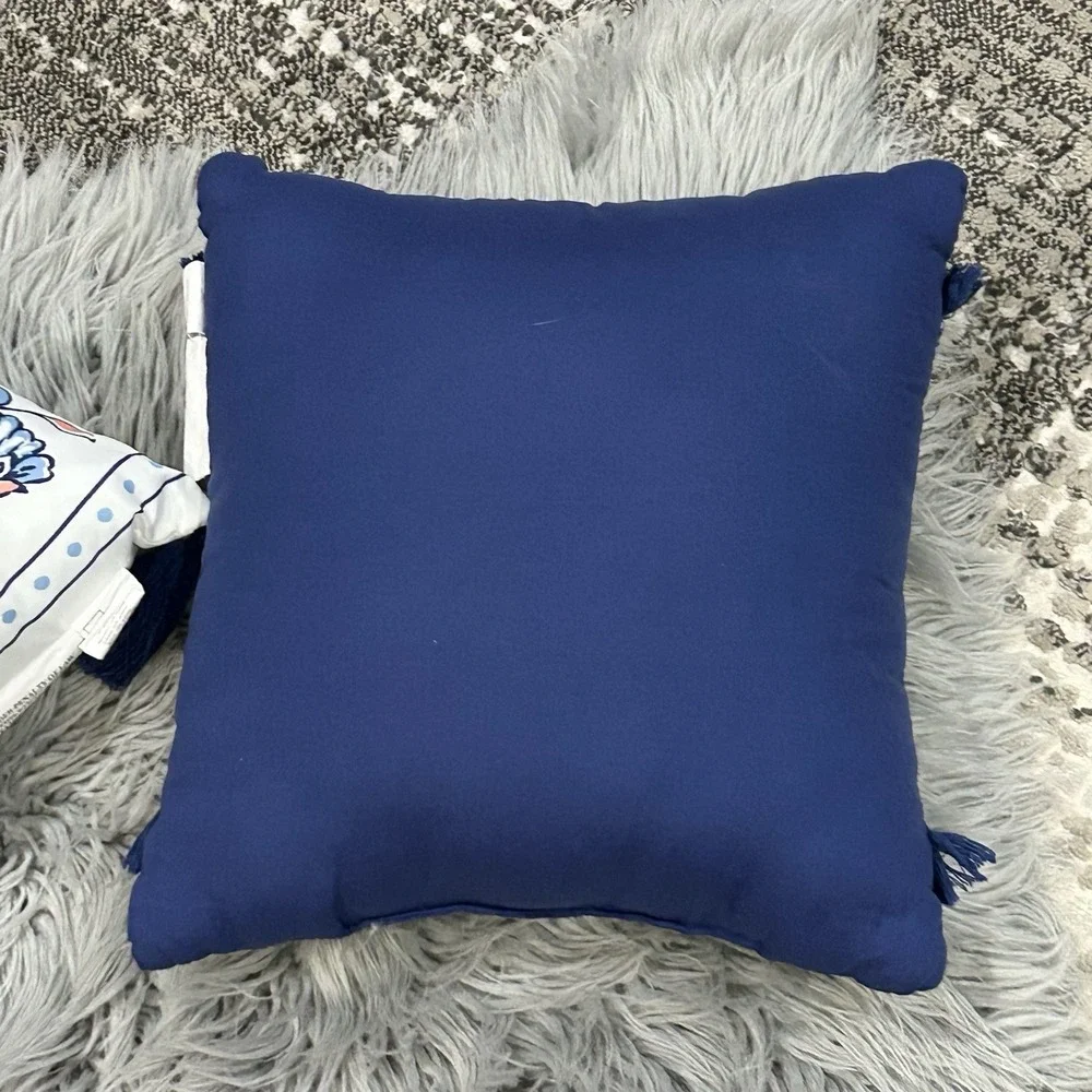 Mainstays throw pillow