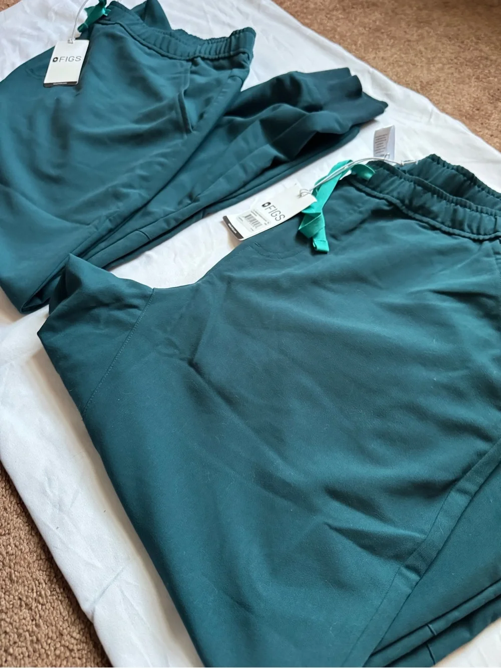Figs brand new