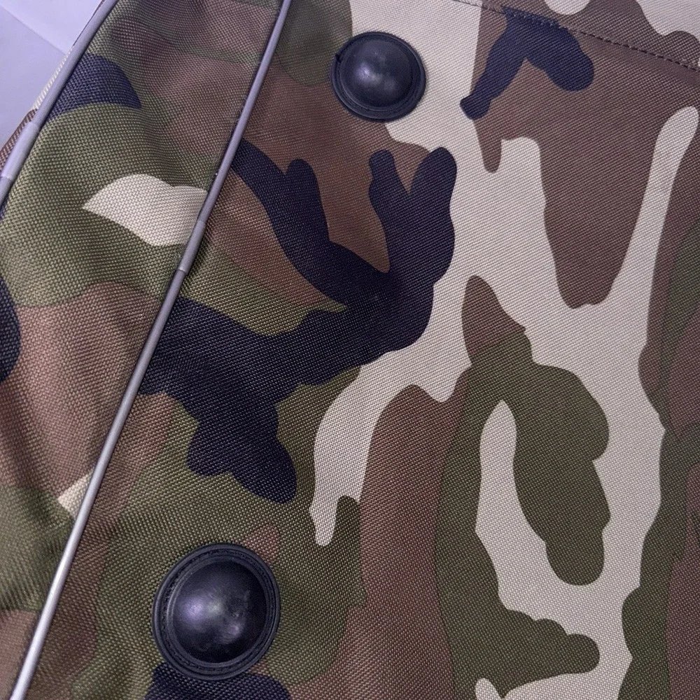 Vintage Y2k REEBOK Camo Nylon Duffle Gym Carry-On Luggage Bag Black Green