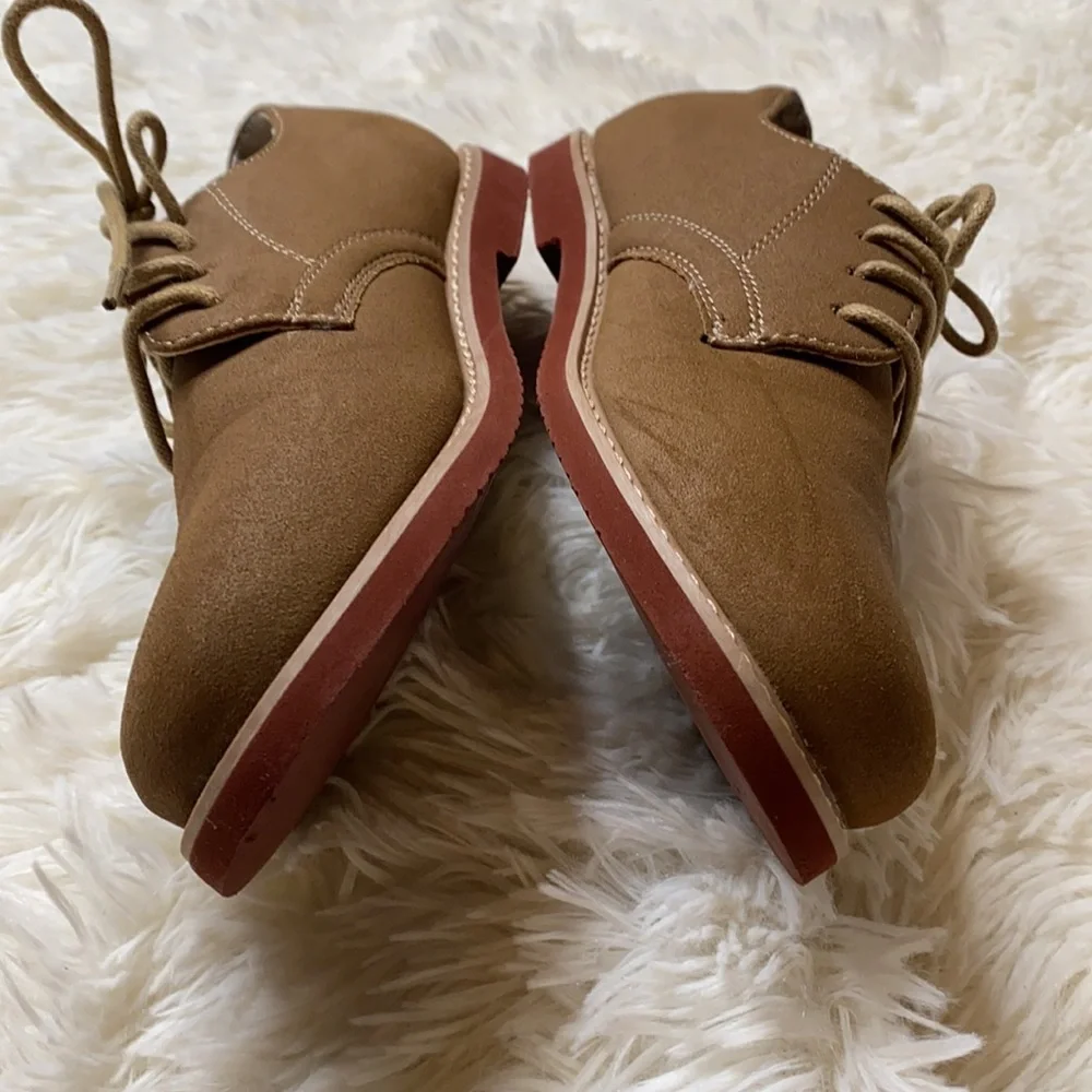 Perry Ellis looking bottom