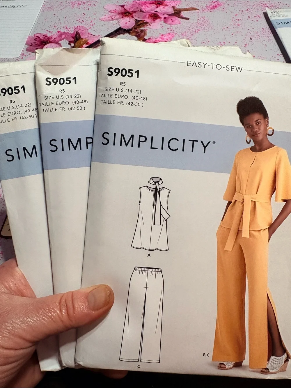 BN UNCUT SIMPLICITY 9051 R5 Plus sewing patterns