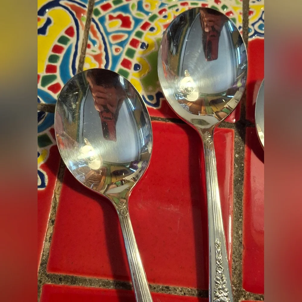 Oneida Silverplate Round Soup Spoons 