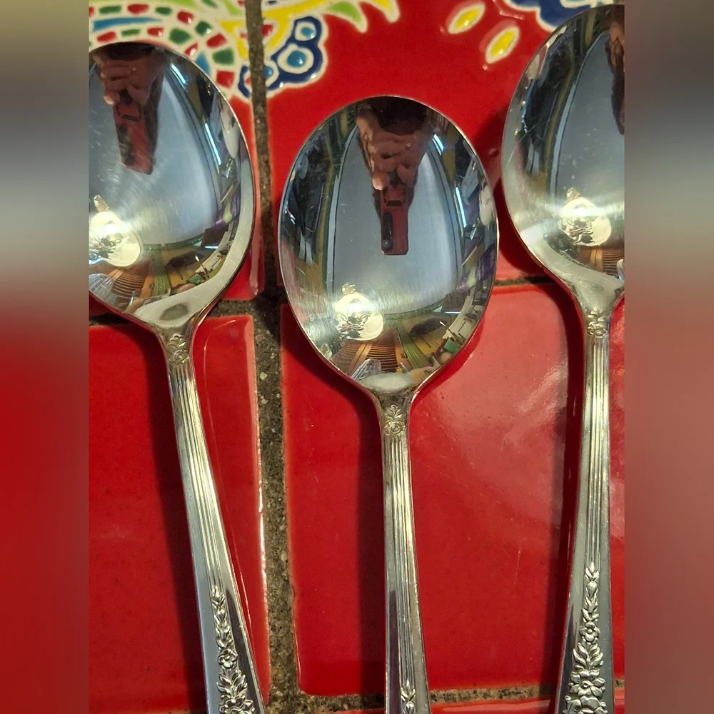 Oneida Silverplate Round Soup Spoons 