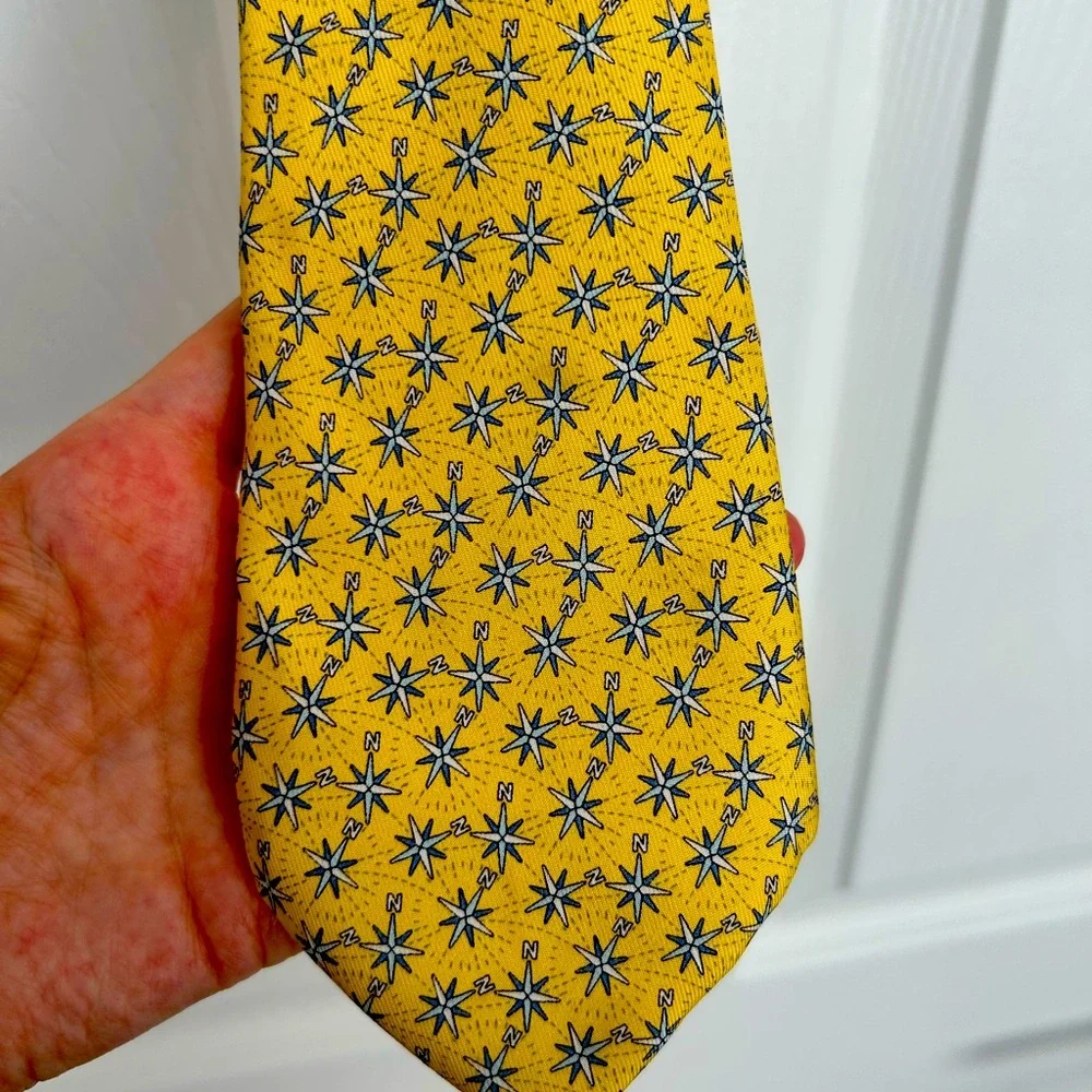 Vineyard Vines stylish yellow