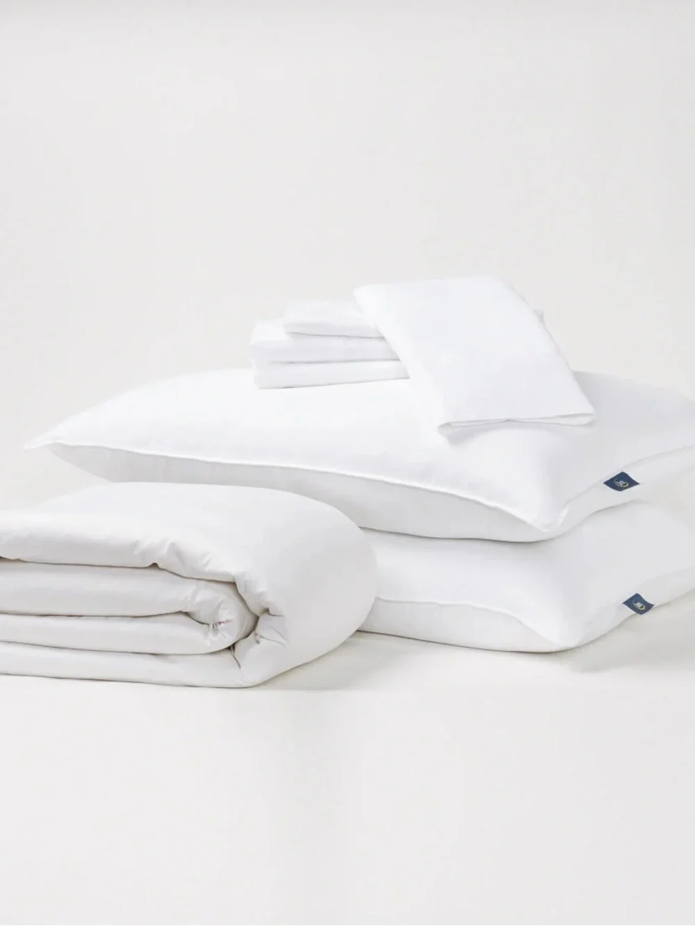 Brand new Serta classic bedding bundle size full