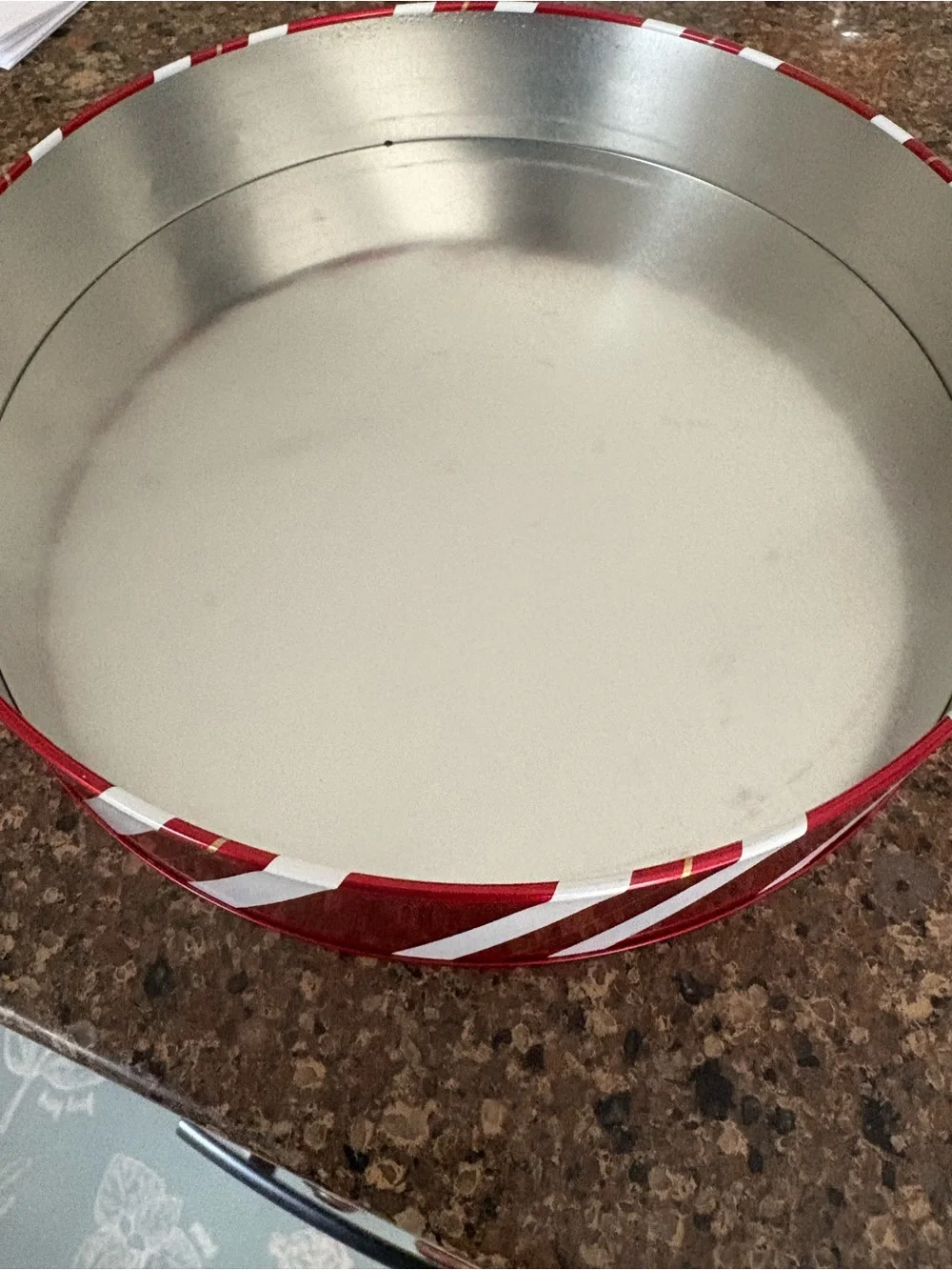 N/A red white