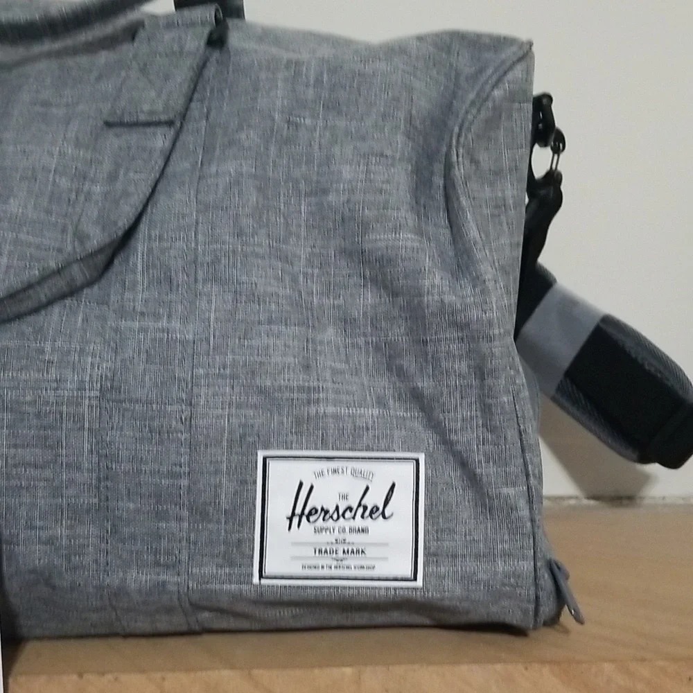 NEW! Herschel supply company duffel bag NWT Price Firm